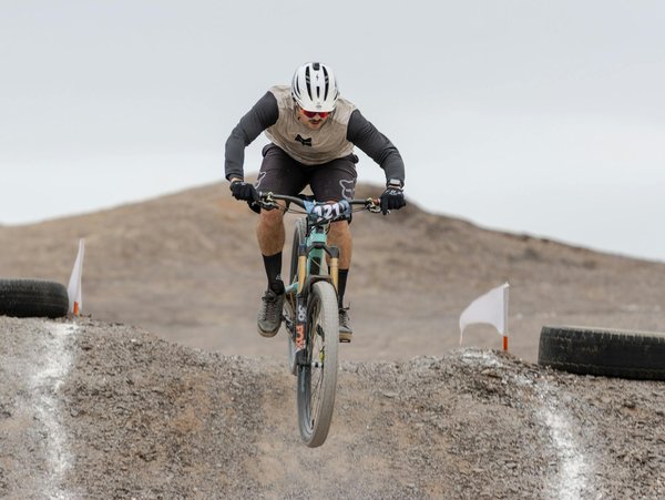 What are the specific tire tread requirements for sport bikes on UK gravel paths?